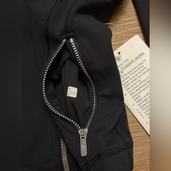 Lululemon Define Cropped Jacket NWT Black Size 0 - Picture 3 of 3